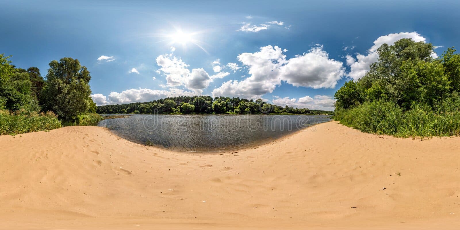 céu azul com belas nuvens. panorama hdri sem costura visão de