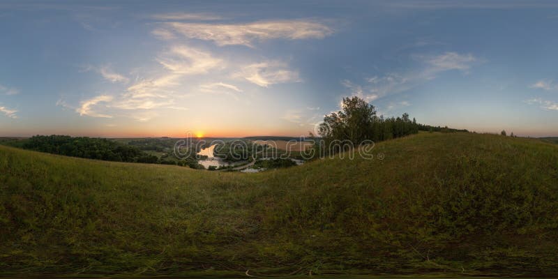 Panorama sferico della collina del tramonto fotografia stock Panorama sferico della collina del tramonto fotografia stock