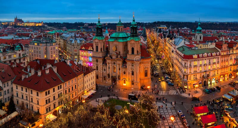 Panorama- stadshorisontsikt av Prague arkivbild Panorama- stadshorisontsikt av Prague arkivbild