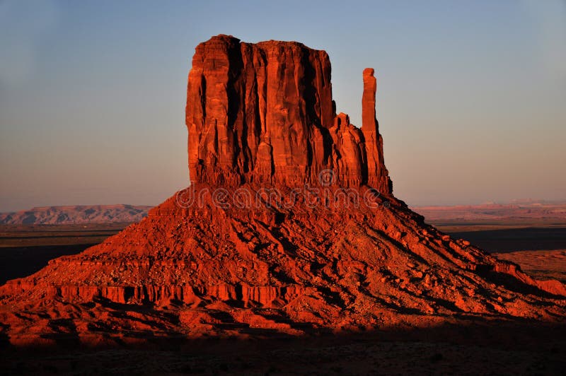 Panorama tribal de stationnement d'Indien de Navajo de vallée de monument
