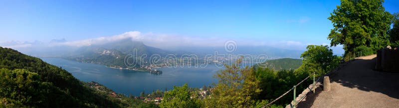 Panorama van annecy meer in Frankrijk stock afbeeldingen Panorama van annecy meer in Frankrijk stock afbeeldingen