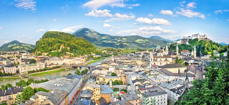 Panorama van de historische stad van Salzburg, Salzburger-Land, Oostenrijk stock afbeeldingen Panorama van de historische stad van Salzburg, Salzburger-Land, Oostenrijk stock afbeeldingen
