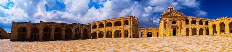 Panorama van Fort Manoel Square in Malta stock afbeelding Panorama van Fort Manoel Square in Malta stock afbeelding