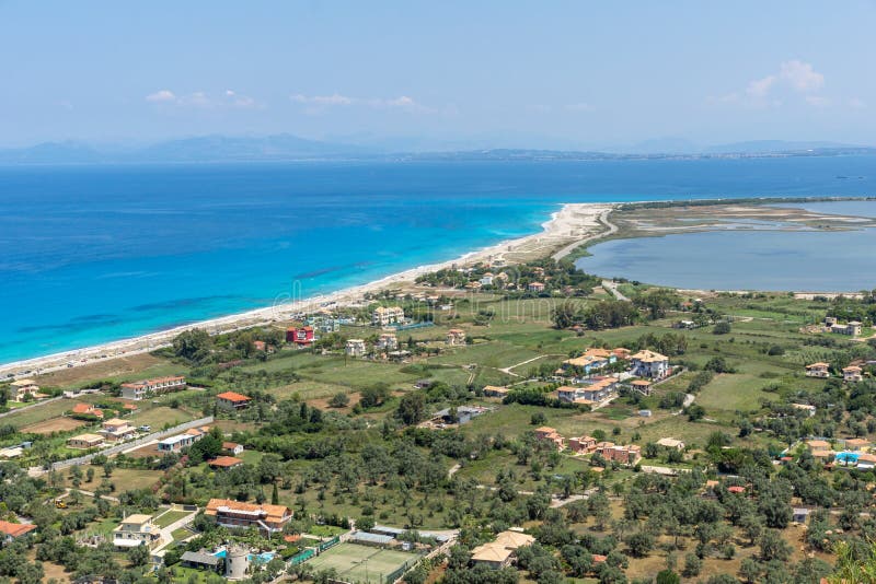 Panorama van Girapetra-Strand met blauwe wateren, Lefkada, Griekenland