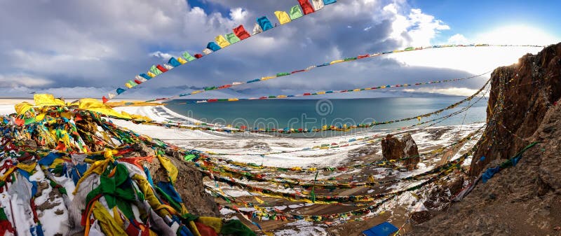 Panorama van Meer Namtso in Tibet. 4900 m. stock foto Panorama van Meer Namtso in Tibet. 4900 m. stock foto