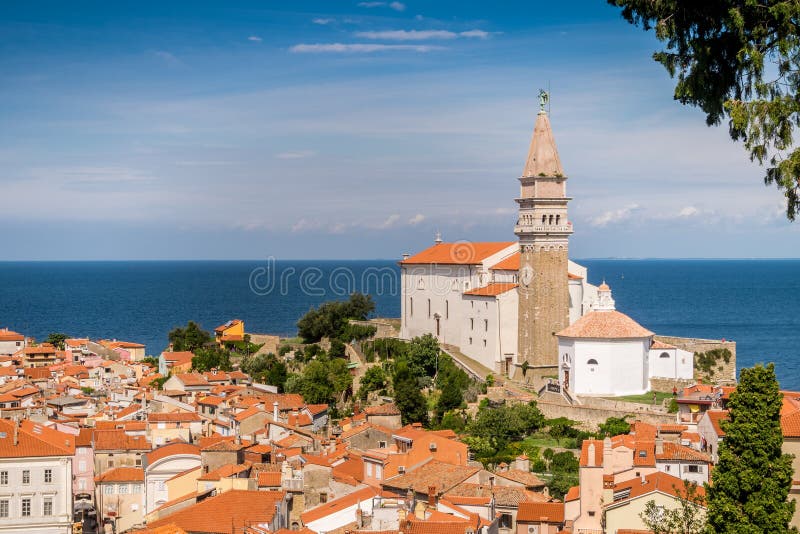 Panorama van mooie Piran, Slovenië stock afbeeldingen Panorama van mooie Piran, Slovenië stock afbeeldingen