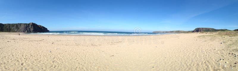 Panorama van Playa DE Xagà ³ dichtbij Gozà ³ n in Asturia, Noordelijk Spanje royalty-vrije stock afbeeldingen Panorama van Playa DE Xagà ³ dichtbij Gozà ³ n in Asturia, Noordelijk Spanje royalty-vrije stock afbeeldingen