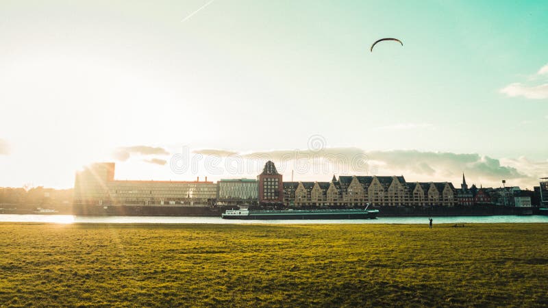 Panorama van Rheinauhafen in Keulen, Duitsland stock fotografie Panorama van Rheinauhafen in Keulen, Duitsland stock fotografie