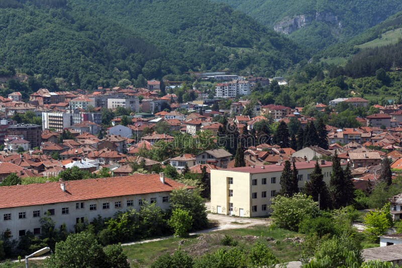 Panorama van stad van Peshtera van de Peristera-vesting, Pazardzhik-Gebied, Bulgarije