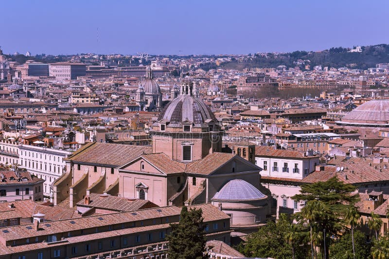 Panorama van Stad van Rome van het dak van Altaar van het Vaderland, Itali? royalty-vrije stock afbeelding Panorama van Stad van Rome van het dak van Altaar van het Vaderland, Itali? royalty-vrije stock afbeelding