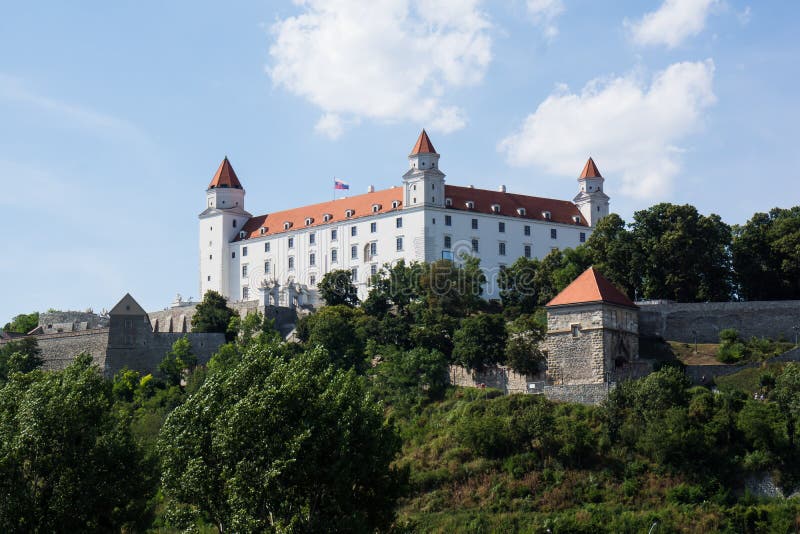 Panoramatický pohled na bratislavský hrad slavnou památku slovenska