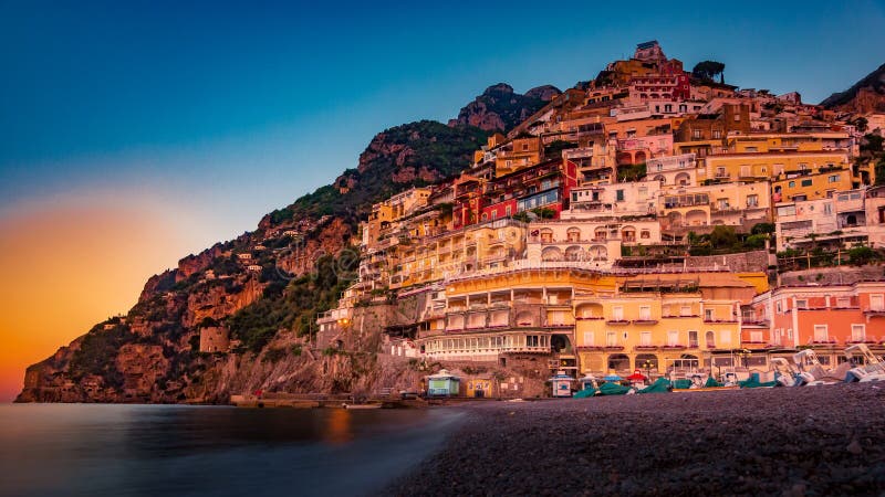 Panorama von Positano, Amalfi-Küste in Italien am Sonnenaufgang Positano Italien stockfoto Panorama von Positano, Amalfi-Küste in Italien am Sonnenaufgang Positano Italien stockfoto