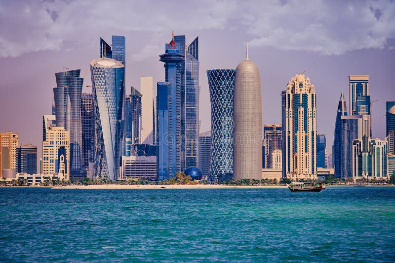 Panorama współczesnych drapaczy chmur w katarze doha zdjęcie royalty free