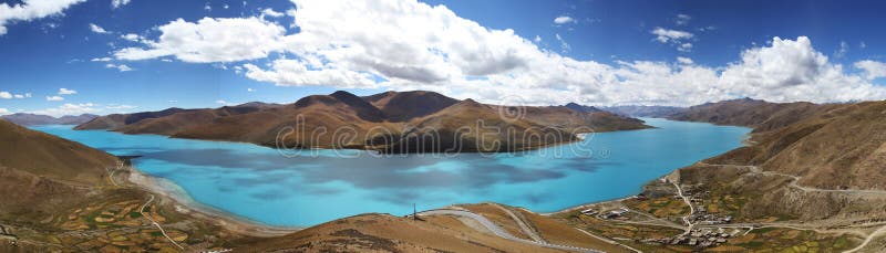 Panorama of Yamdrok Lake