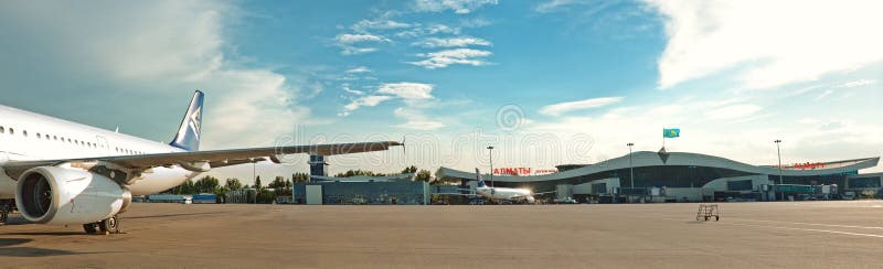 PanoramaAlmaty flygplats royaltyfri fotografi PanoramaAlmaty flygplats royaltyfri fotografi