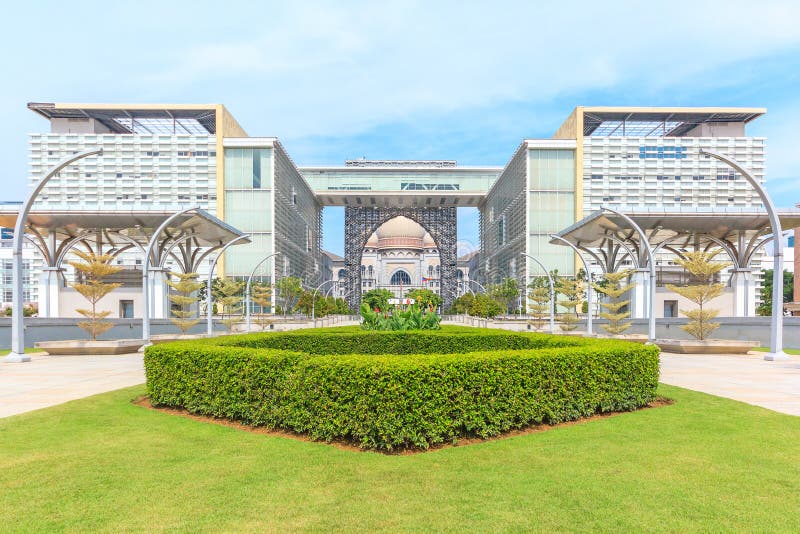 Panoramaansicht des Masjid Tuanku Mizan Zainal Abidin in Putrajaya, Malaysia lizenzfreie stockfotografie Panoramaansicht des Masjid Tuanku Mizan Zainal Abidin in Putrajaya, Malaysia lizenzfreie stockfotografie