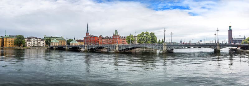 Panoramablick auf der Vasabron-Brücke, Stockholm, Schweden lizenzfreie stockfotos Panoramablick auf der Vasabron-Brücke, Stockholm, Schweden lizenzfreie stockfotos