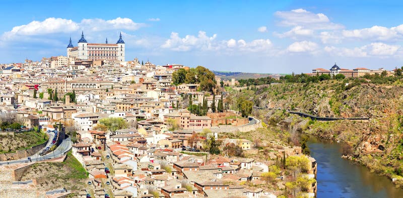 Panoramablick der historischen Stadt von Toledo mit Fluss Tajo, S stockbild Panoramablick der historischen Stadt von Toledo mit Fluss Tajo, S stockbild