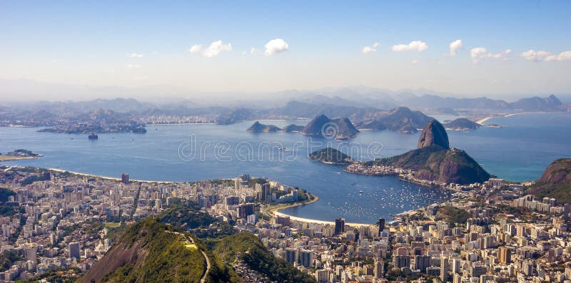 Panoramablick des Sonnenuntergangs in Rio de Janeiro lizenzfreies stockbild Panoramablick des Sonnenuntergangs in Rio de Janeiro lizenzfreies stockbild