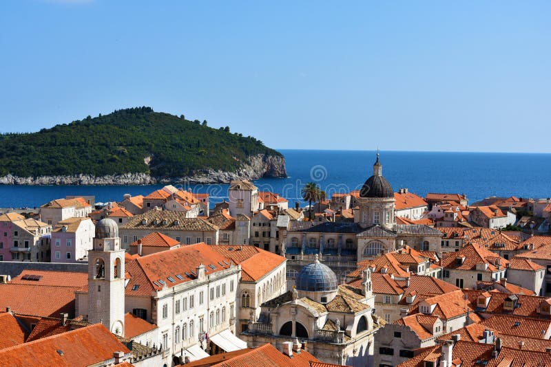 Panoramablick Dubrovnik und Lokrum stockbild Panoramablick Dubrovnik und Lokrum stockbild