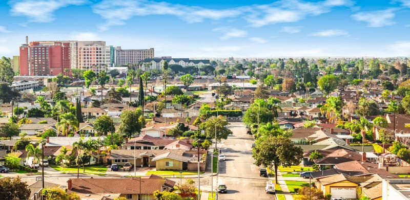 Panoramablick einer Nachbarschaft in Anaheim, County, Kalifornien