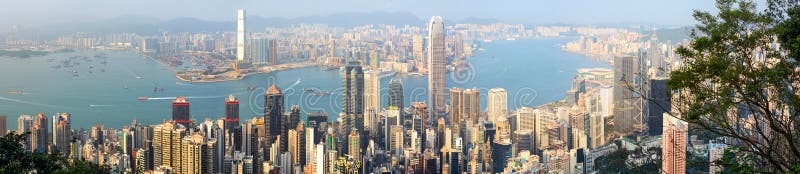 Panoramablick Hong Kongs von Victoria Harbour und von energischem zentralem Gesch?ftsgebiet stockbild Panoramablick Hong Kongs von Victoria Harbour und von energischem zentralem Gesch?ftsgebiet stockbild