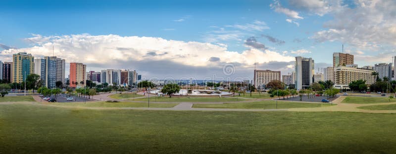 Panoramablick von Brasilien-Stadt und Burle Marx Garden Park - Brasilien, Distrito föderativ, Brasilien lizenzfreie stockfotografie Panoramablick von Brasilien-Stadt und Burle Marx Garden Park - Brasilien, Distrito föderativ, Brasilien lizenzfreie stockfotografie