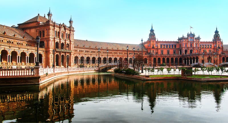 Panoramablick von Plaza de Espana, Sevilla, Spanien ist ein reizender Frühlingsmorgen lizenzfreie stockfotografie Panoramablick von Plaza de Espana, Sevilla, Spanien ist ein reizender Frühlingsmorgen lizenzfreie stockfotografie