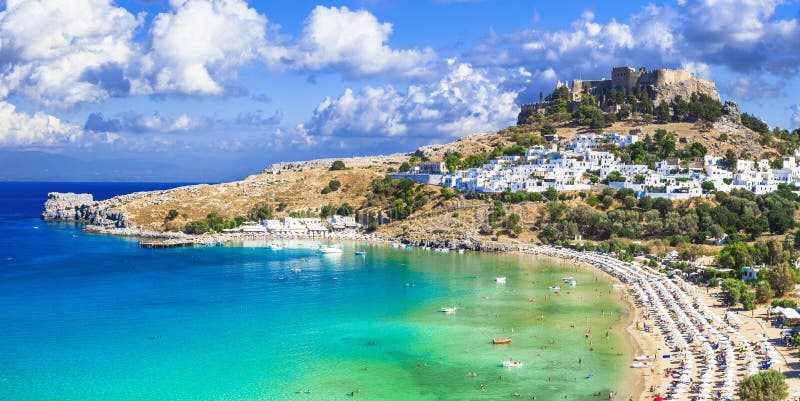 Panoramautsikt av den Lindos fjärden, Rhodes, Grekland royaltyfri fotografi