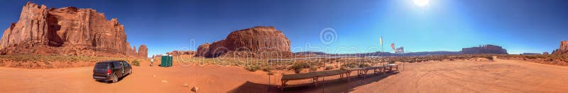Panoramautsikt av monumentdallandskapet, Utah arkivbilder Panoramautsikt av monumentdallandskapet, Utah arkivbilder