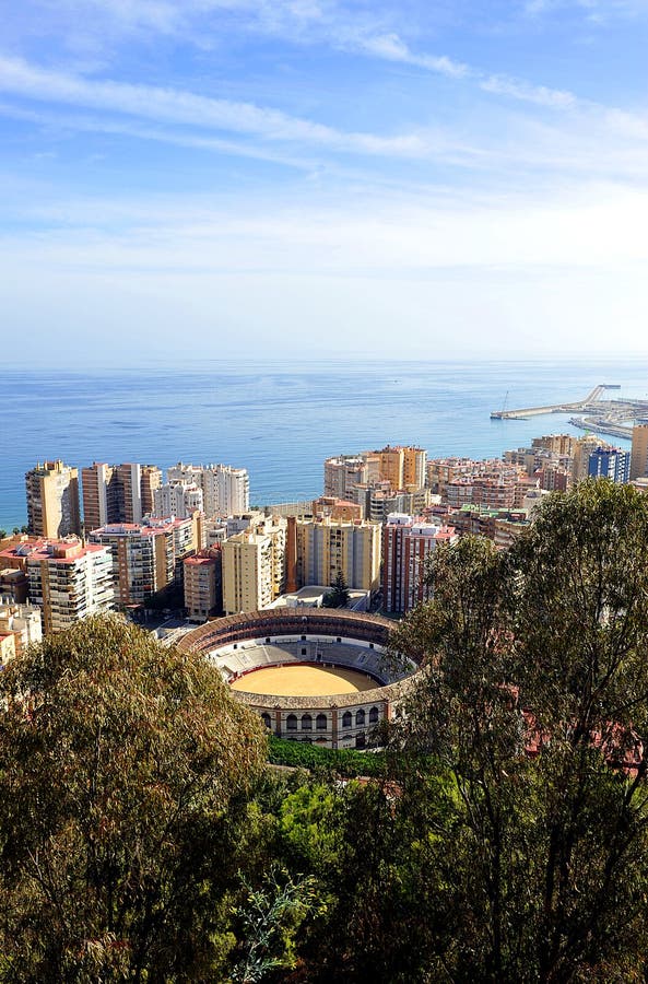 Panoramautsikt av MÃ-¡ lagaen med den Malagueta tjurfäktningsarenan, Andalusia, Spanien arkivfoton Panoramautsikt av MÃ-¡ lagaen med den Malagueta tjurfäktningsarenan, Andalusia, Spanien arkivfoton
