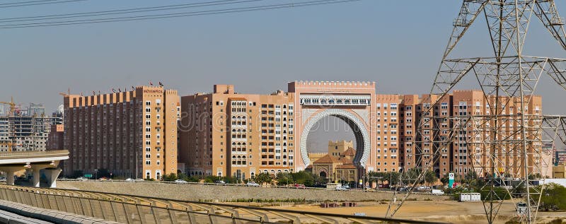 Panoramawolkenkratzergebäude Dubai-Stadt, Arabische Emirate lizenzfreie stockbilder Panoramawolkenkratzergebäude Dubai-Stadt, Arabische Emirate lizenzfreie stockbilder