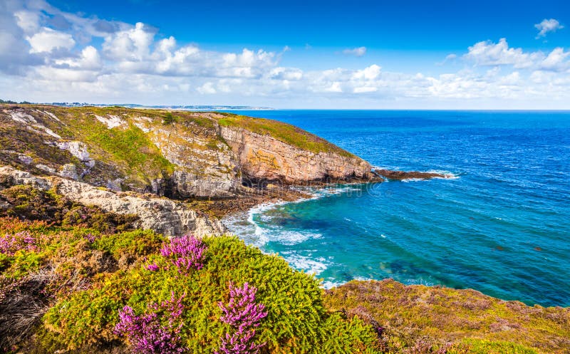 Panorámico de hermoso costero escenario sobre el famoso sombreros península sobre el orzuelo, de,,, del Norte Francia.