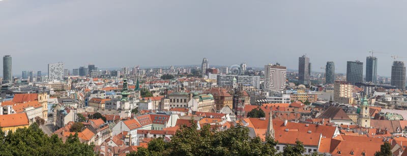 Panoramatický výhľad na mesto Bratislava. Bratislava je hlavné mesto Slovenska