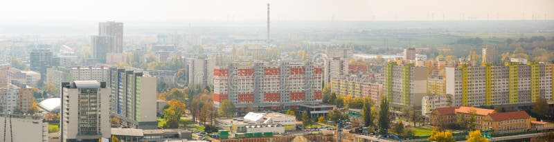 Panoramatický výhled na Bratislavu s moderními bytovými domy