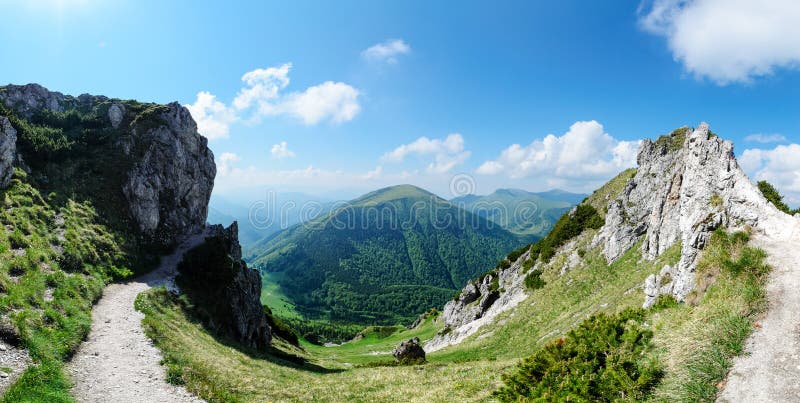 Panoramatický výhľad z vrchu Veľký Rozsutec