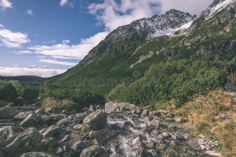 Panoramatický výhľad na Tatry na Slovensku pokryté snehom