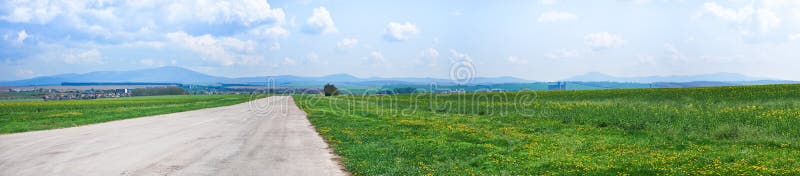 Panoramatický výhled na cestu