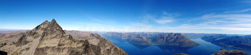 Panoramico superiore della montagna fotografia stock libera da diritti Panoramico superiore della montagna fotografia stock libera da diritti
