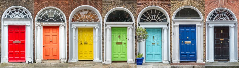 Panoramiczna tęcza barwi kolekcję drzwi w Dublin Irlandia