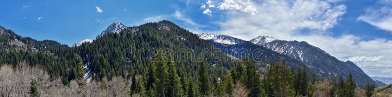 Panoramiczni widoki Wasatch Frontowe Skaliste góry od Małego Cottonwood jaru patrzeje w kierunku Wielkiej Salt Lake doliny wewnąt obrazy stock