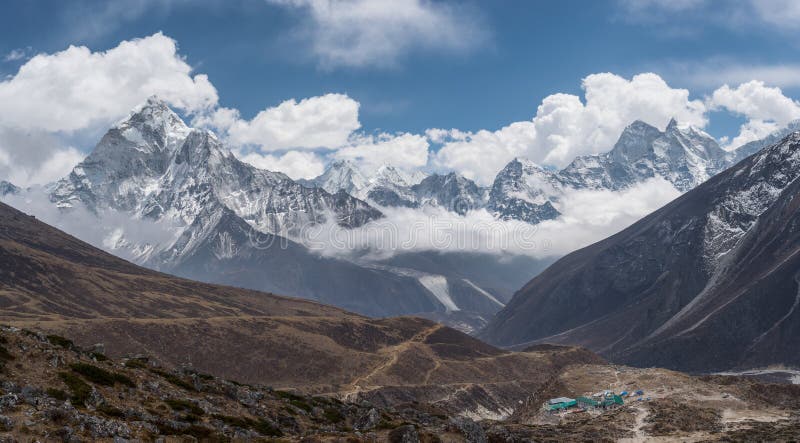 Panoramiczny widok Ama Dablam i Kangtega halny szczyt od Thu fotografia royalty free Panoramiczny widok Ama Dablam i Kangtega halny szczyt od Thu fotografia royalty free