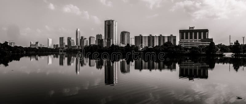 Panoramiczny widok Austin Teksas linii horyzontu monochrom obrazy royalty free Panoramiczny widok Austin Teksas linii horyzontu monochrom obrazy royalty free