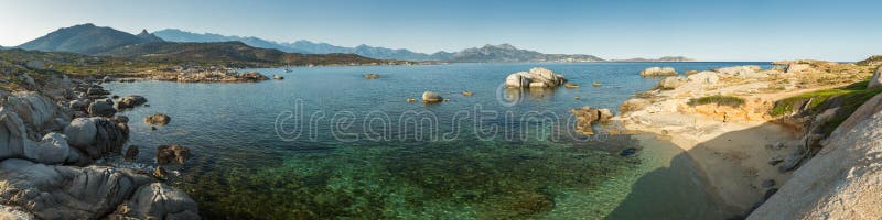 Panoramiczny widok Calvi zatoka od Punta Spanu w Corsica fotografia royalty free