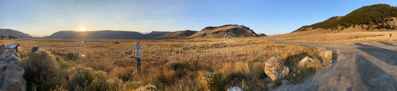 Panoramiczny widok na park narodowy schronienia elk o zachodzie słońca w wyoming. obraz stock
