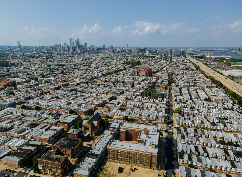 Panoramiczny widok na sąsiedztwo na dachach i ulicach philadelphia pa us