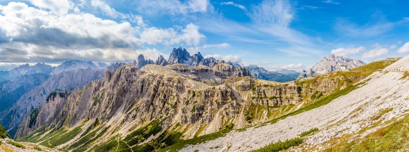 Panoramiczny widok od południowej strony Tre Cime Di Lavaredo w Południowym Tirol dolomity - Włochy obraz stock Panoramiczny widok od południowej strony Tre Cime Di Lavaredo w Południowym Tirol dolomity - Włochy obraz stock
