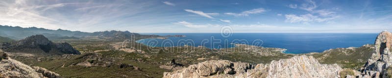 Panoramiczny widok przez Calvi zatokę i Revellata w Corsica zdjęcie royalty free