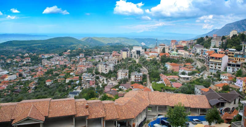 Panoramiczny widok, scena z Kruja kasztelem i Kruja stara wioska, bazar ulica, fort, Tirana w Albania fotografia stock Panoramiczny widok, scena z Kruja kasztelem i Kruja stara wioska, bazar ulica, fort, Tirana w Albania fotografia stock