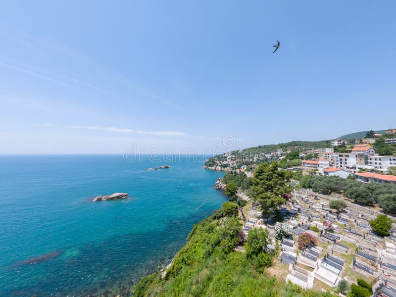 Panoramiczny widok Stary miasteczko Ulcinj z Kalaja kasztelem, Montenegro zdjęcie royalty free Panoramiczny widok Stary miasteczko Ulcinj z Kalaja kasztelem, Montenegro zdjęcie royalty free